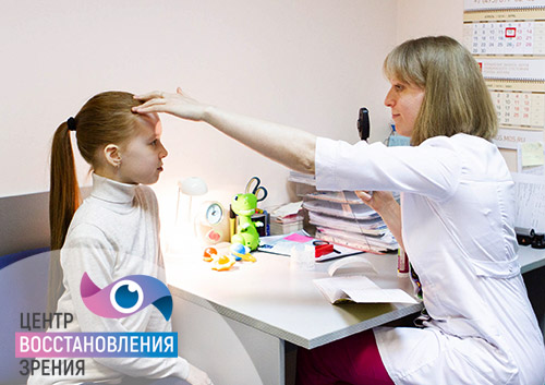 Осмотр ребенка с косоглазием